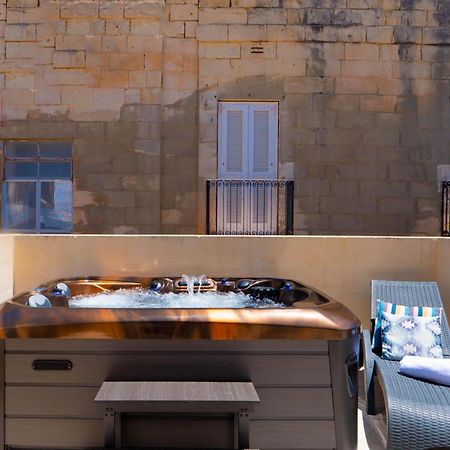 Exquisite 3-Bedroom Duplex Penthouse With Jacuzzi In Valletta Centre Eksteriør bilde