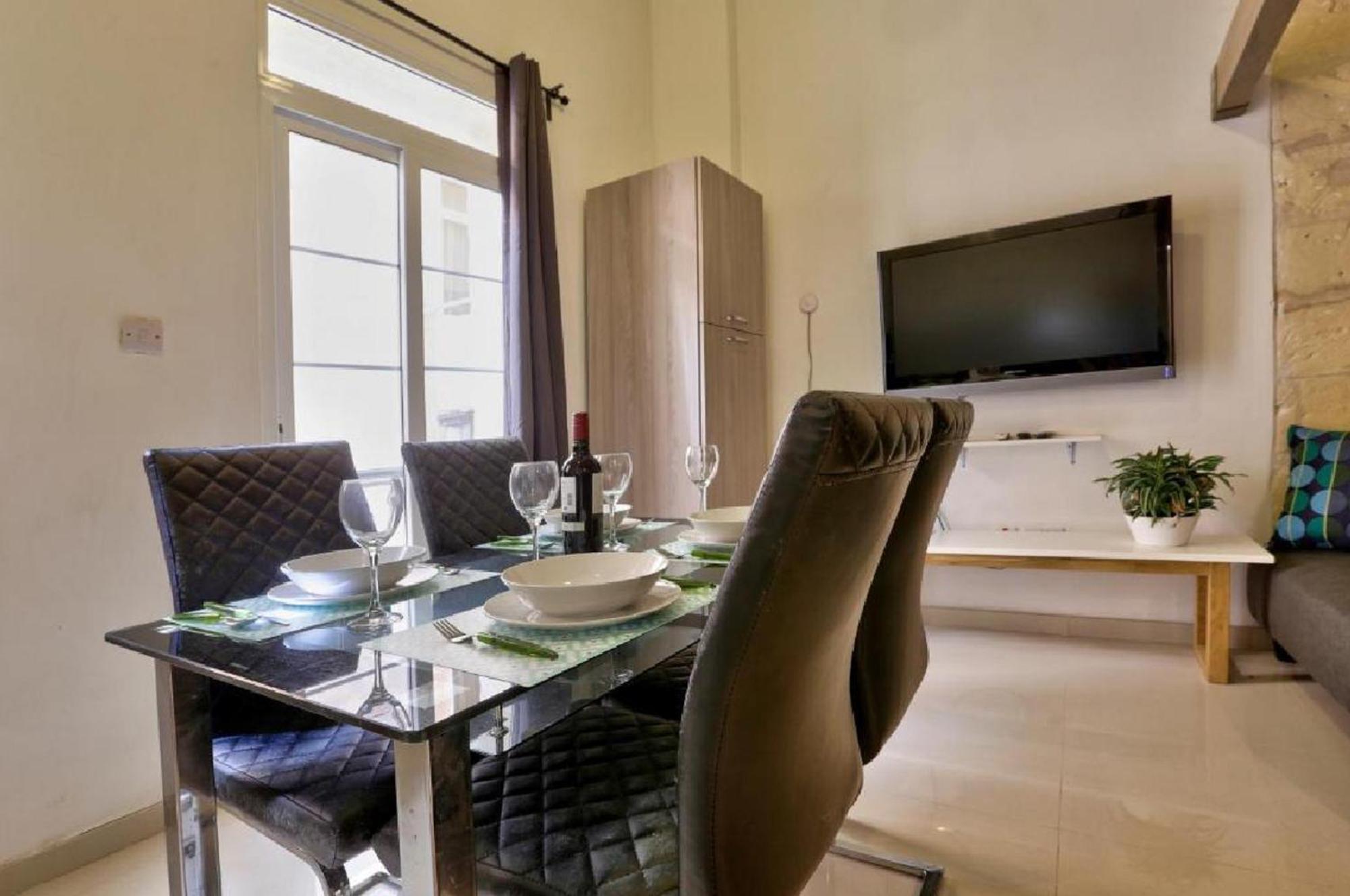 Exquisite 3-Bedroom Duplex Penthouse With Jacuzzi In Valletta Centre Eksteriør bilde
