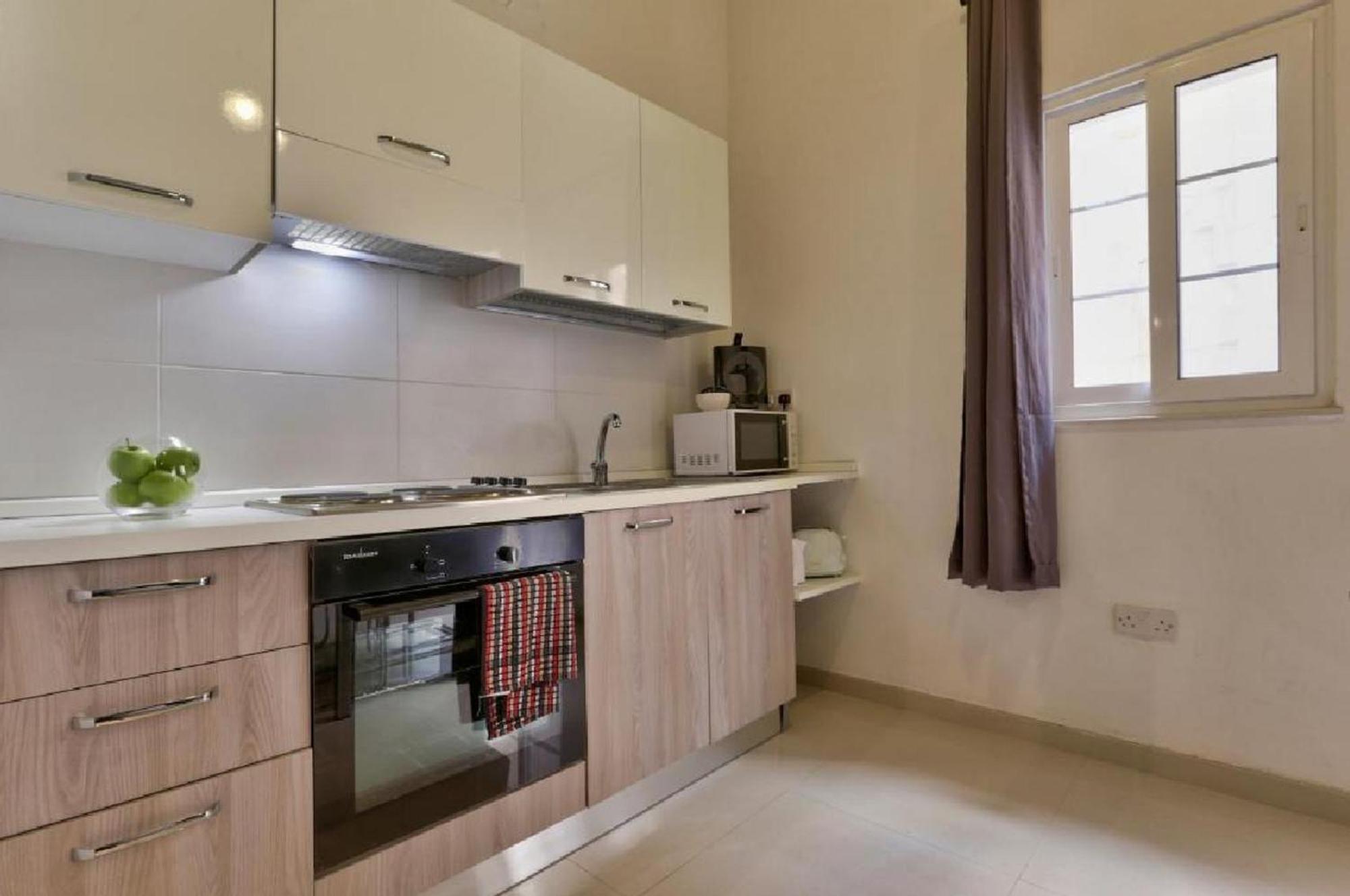 Exquisite 3-Bedroom Duplex Penthouse With Jacuzzi In Valletta Centre Eksteriør bilde