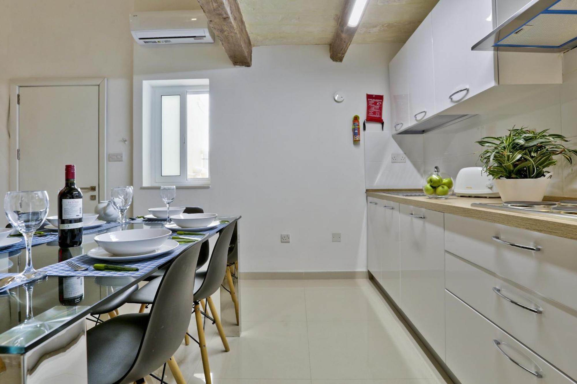 Exquisite 3-Bedroom Duplex Penthouse With Jacuzzi In Valletta Centre Eksteriør bilde