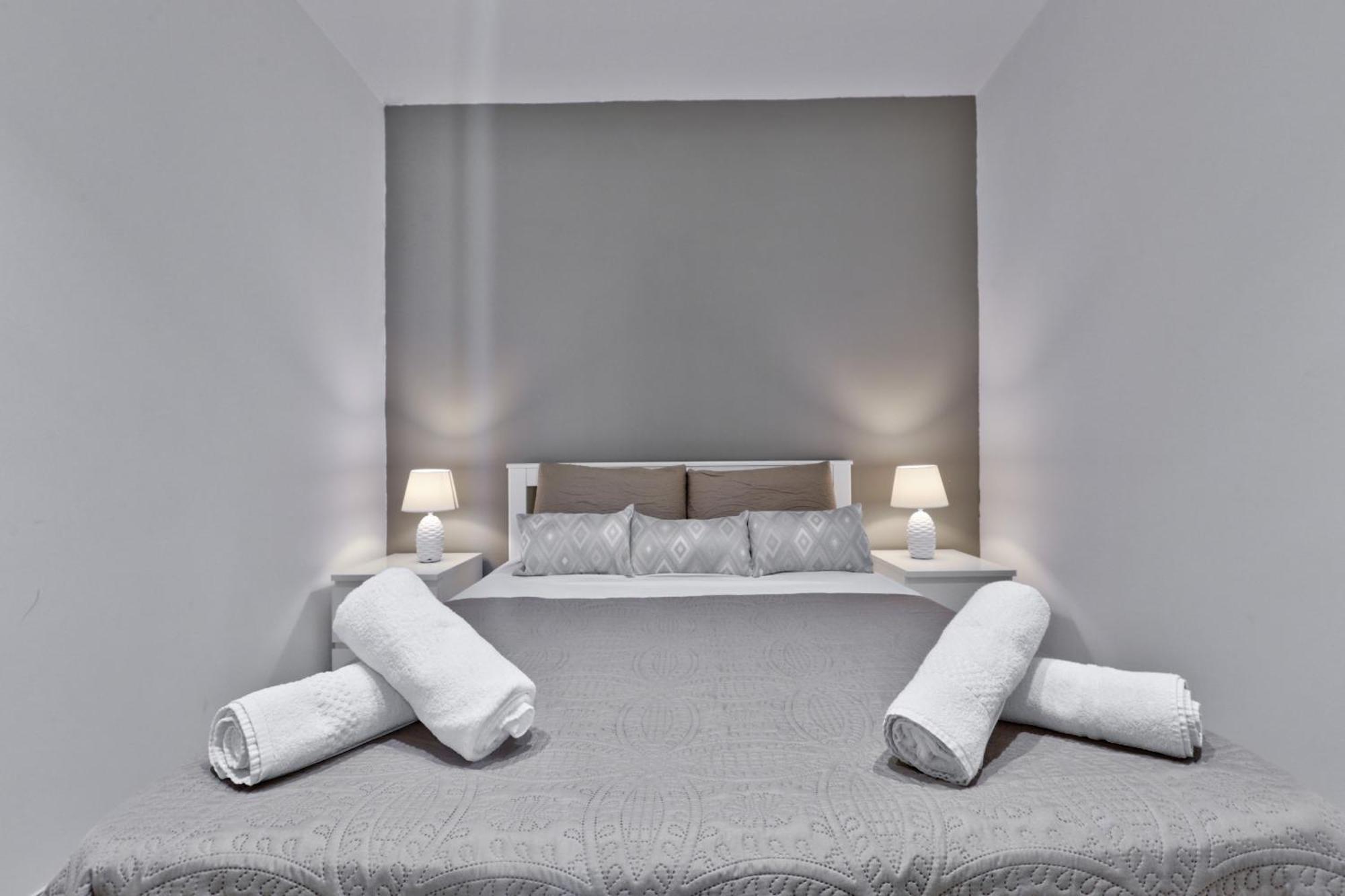 Exquisite 3-Bedroom Duplex Penthouse With Jacuzzi In Valletta Centre Eksteriør bilde