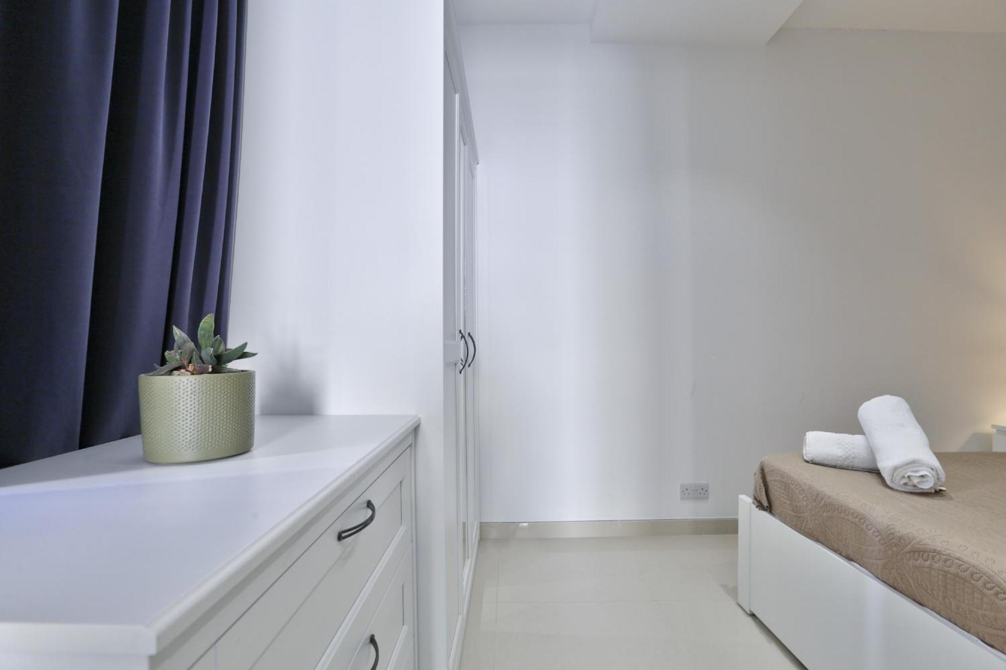Exquisite 3-Bedroom Duplex Penthouse With Jacuzzi In Valletta Centre Eksteriør bilde