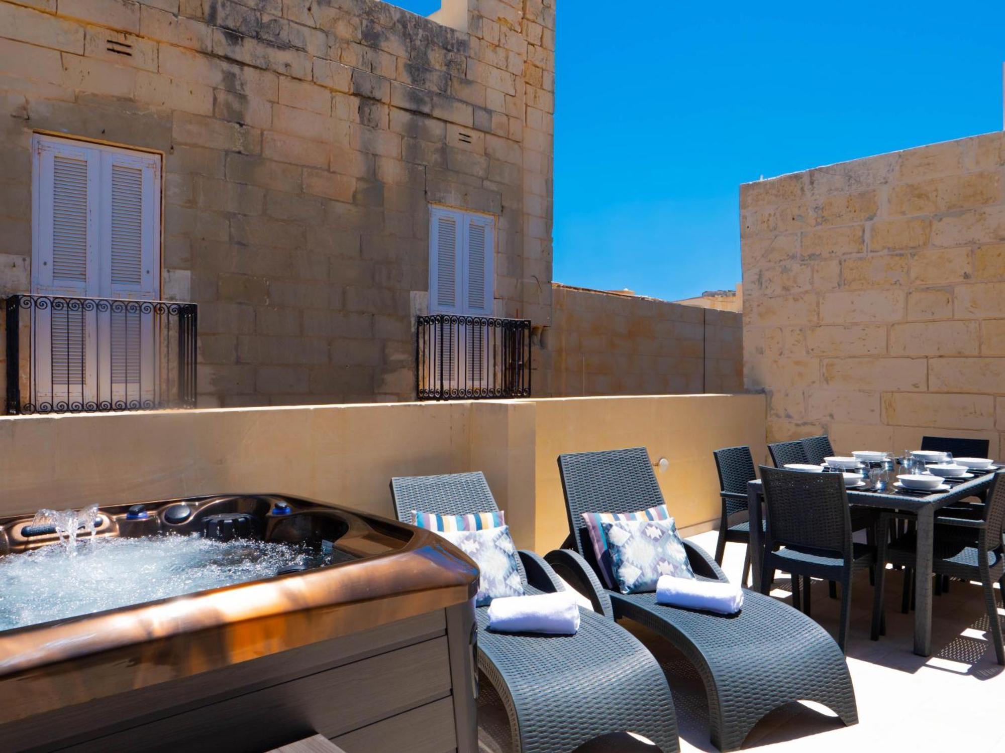Exquisite 3-Bedroom Duplex Penthouse With Jacuzzi In Valletta Centre Eksteriør bilde
